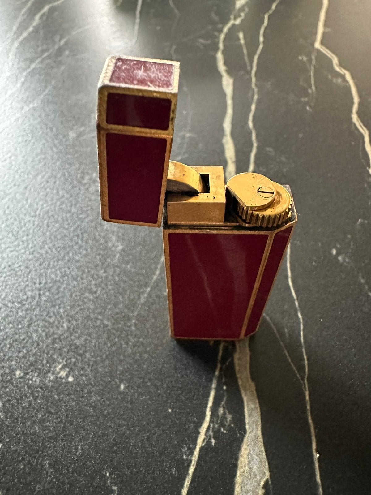Must de Cartier rood gelakte aansteker Pentagon-model, Ophalen of Verzenden, Zo goed als nieuw, Aansteker