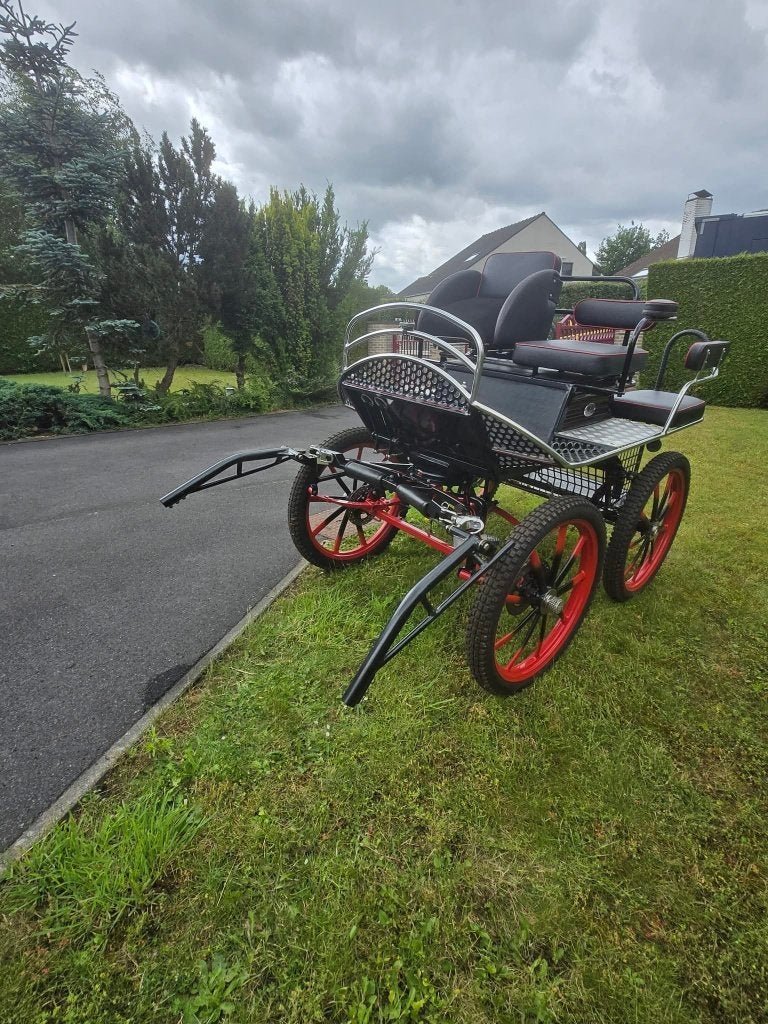 Voiture d'attelage, Animaux & Accessoires, Enlèvement, Comme neuf