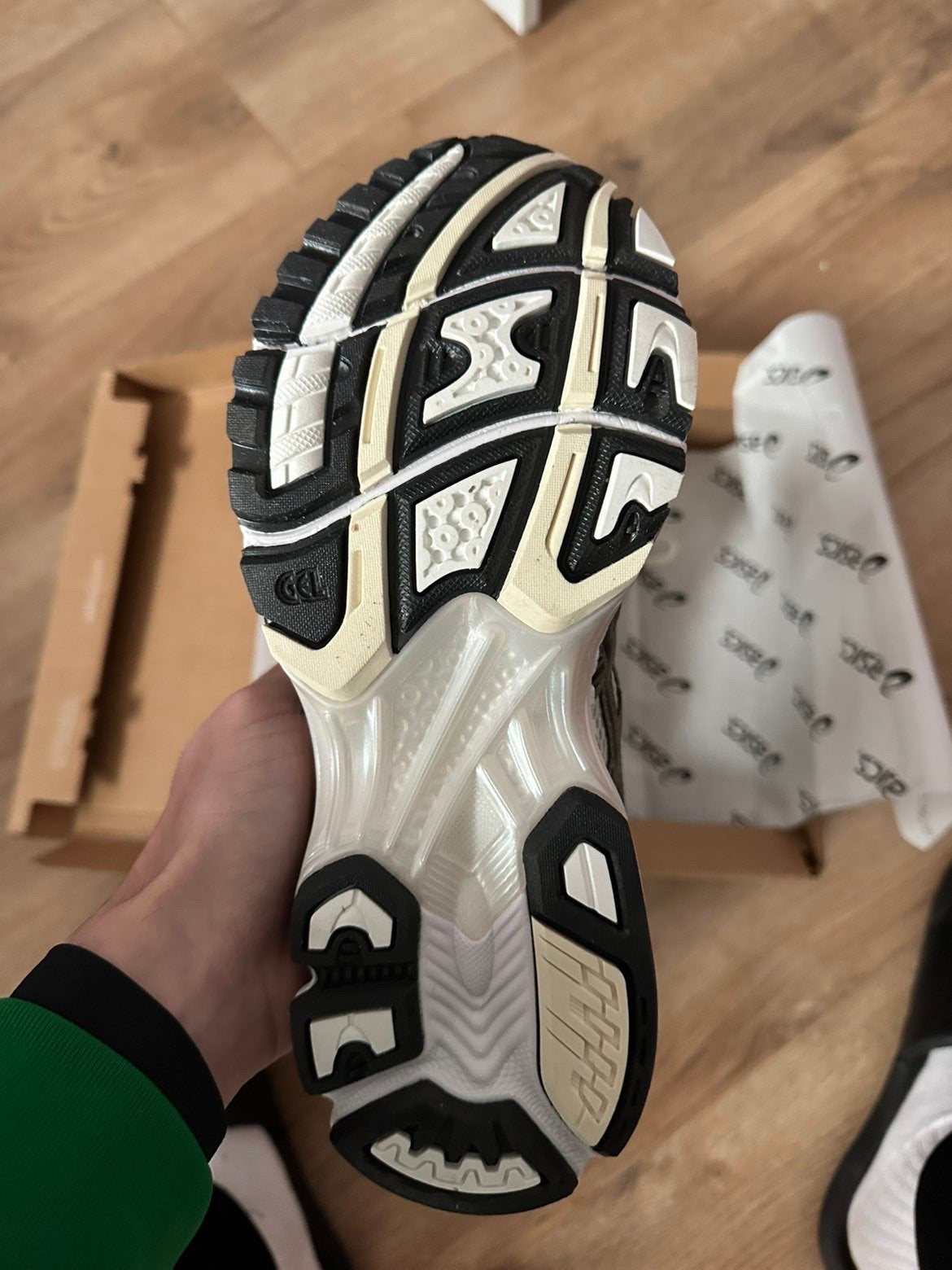 ASICS, Enlèvement ou Envoi, Neuf