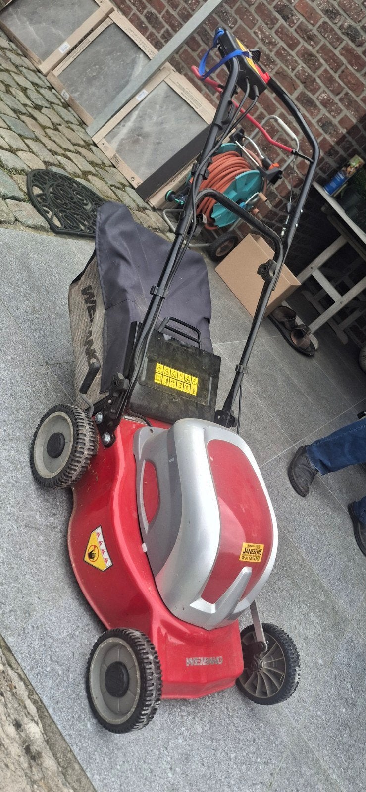 Machine à gazon électrique (67 cm) en très bon état., Enlèvement, Sac de ramassage