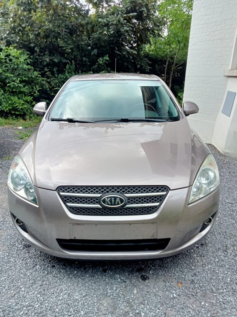 Kia ceed, Autos, Kia, Carnet d'entretien, Beige, 5 portes, 5 places