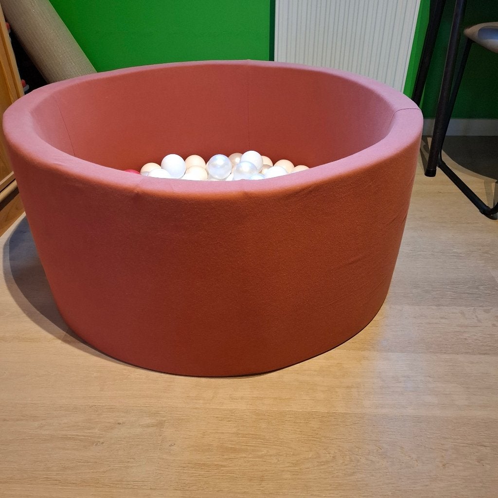 Ballenbad met 200 ballen., Ophalen, Zo goed als nieuw