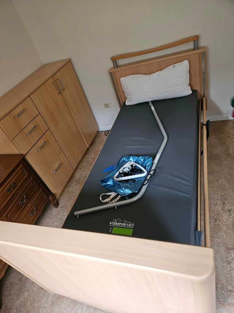 Ziekenhuisbed +matras, Huis en Inrichting, Slaapkamer | Bedden, Ophalen