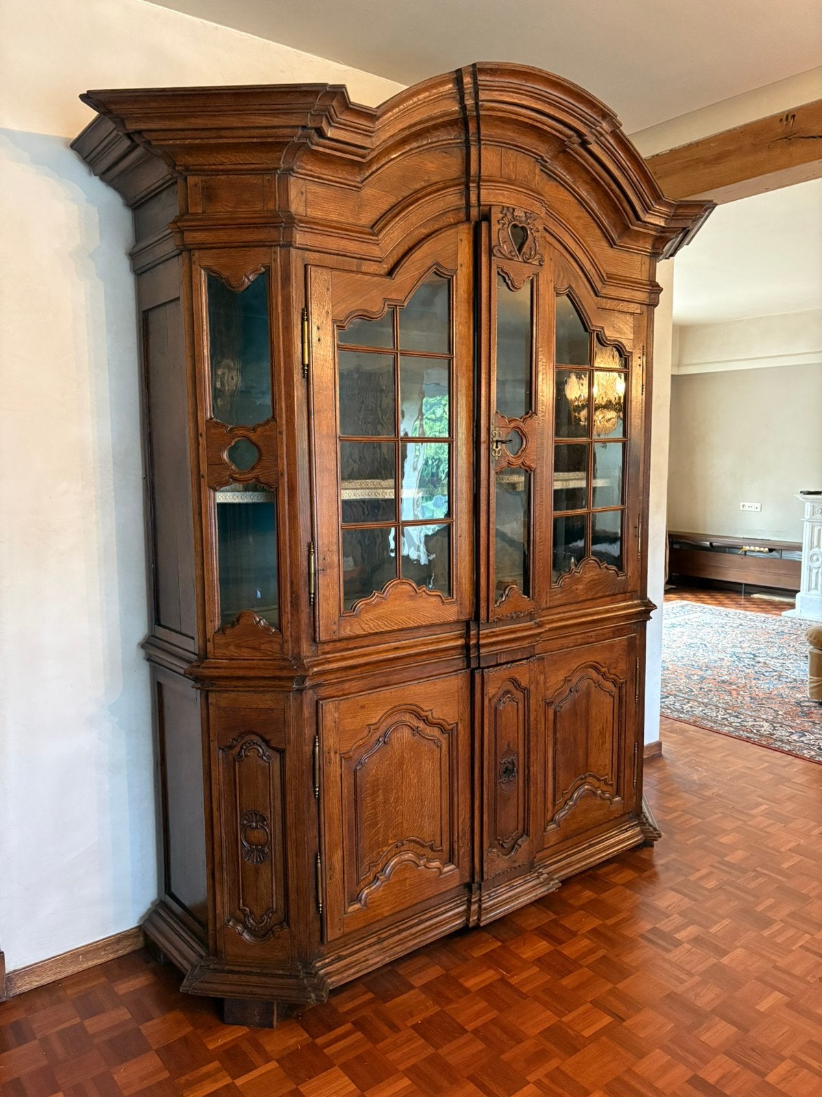Antieke eikenhouten vitrinekast met houtsnijwerk, Ophalen, Gebruikt, Eikenhout
