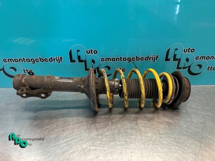 Barre amortisseur avant droit d'un Volkswagen Golf (Golf 83-, Autos : Pièces & Accessoires, Suspension & Châssis, Volkswagen, Utilisé