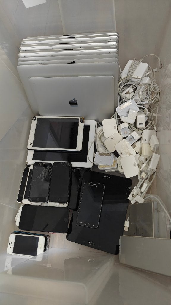 Large lot for parts: MacBooks, iPhones, iPads & more, Computers en Software, Ophalen, Overige modellen, Overige groottes, Onbekend
