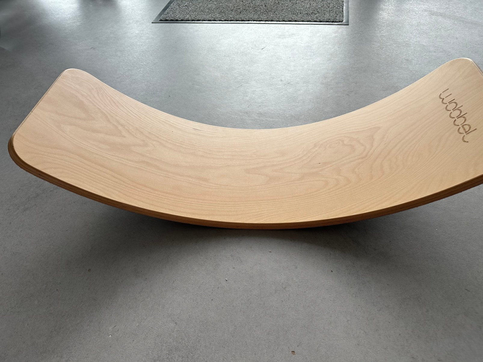 Wobbel Balance Board voor evenwicht met vilt ondergrond, Kinderen en Baby's, Speelgoed | Houten speelgoed, Ophalen, Zo goed als nieuw