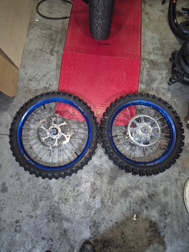 Crosse wielen set, Motoren, Ophalen, Gebruikt