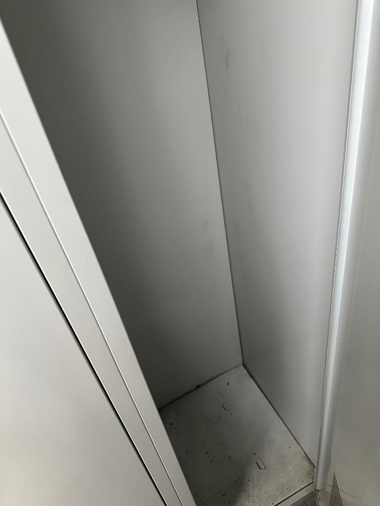 metalen magazijn kleerkast, Ophalen
