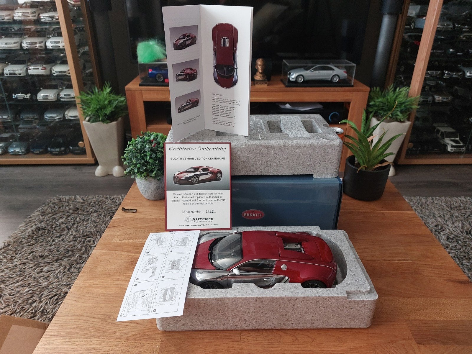 Autoart 70957 Bugatti veyron LCentenaire Italian Redvarzi, Hobby en Vrije tijd, Modelauto's | 1:18, Ophalen of Verzenden, Zo goed als nieuw
