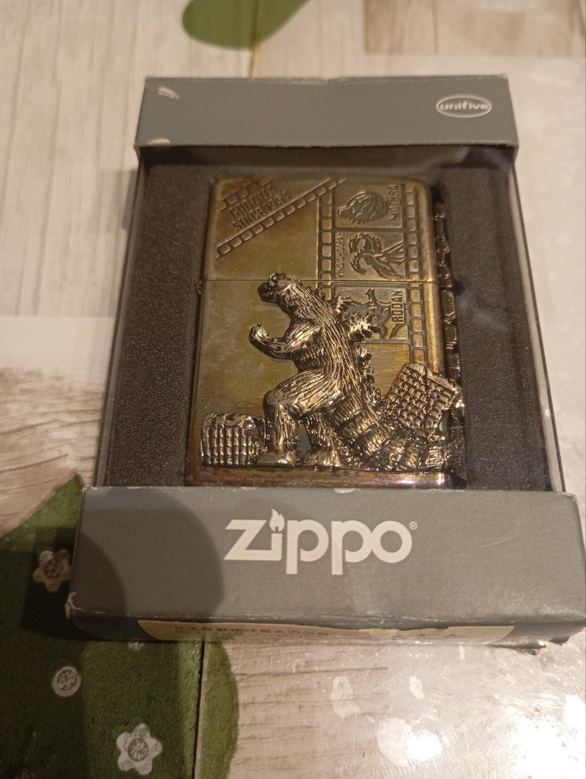 Zippo Vintage Silver Godzilla, Enlèvement ou Envoi