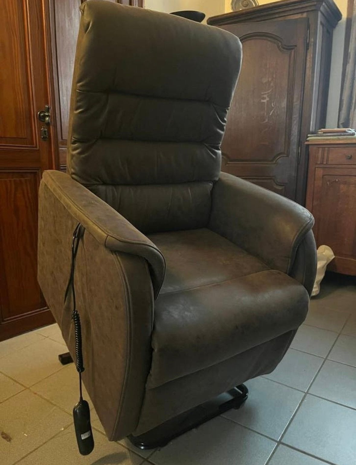Divan relax electrique avec systeme releveur, Maison & Meubles, Enlèvement, Comme neuf