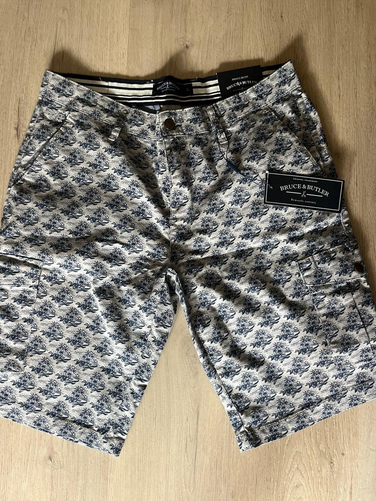 Shorts Bruce & Butler Grey Island Short, Ophalen, Zo goed als nieuw, Maat 52/54 (L), Beige