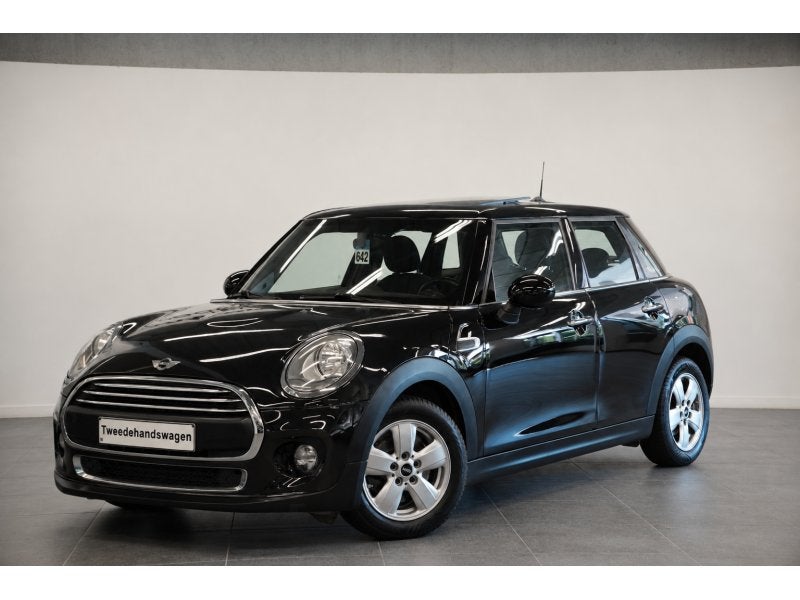 MINI One PaANORAMADAK NAVIGATIE PARKEERSENSOREN AIRCO, 75 kW, 1498 cc, https://public.car-pass.be/vhr/f8265f38-ce5e-4c57-90fd-69605292d069