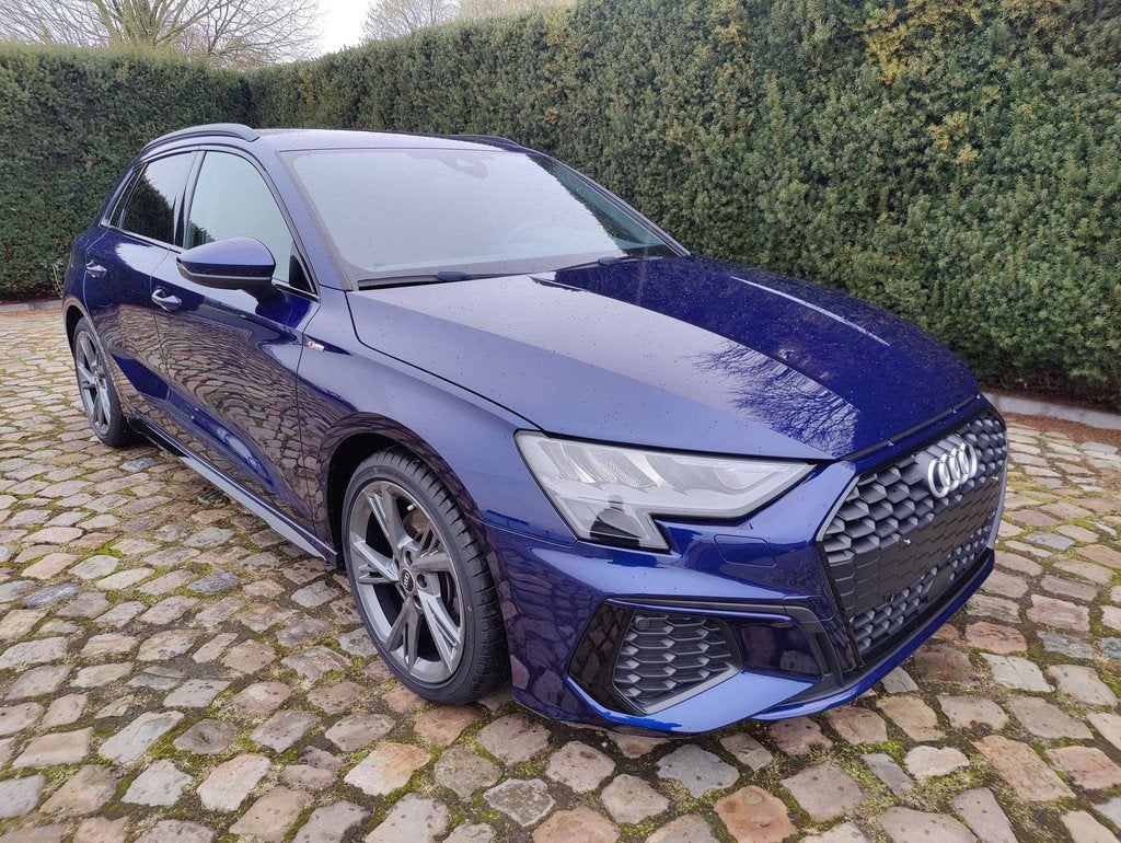 Audi A3 A3 Sportback 35 TFSI S line S tronic (automatique), https://public.car-pass.be/vhr/ccc5408e-8175-4d23-a629-ffe551e2c749