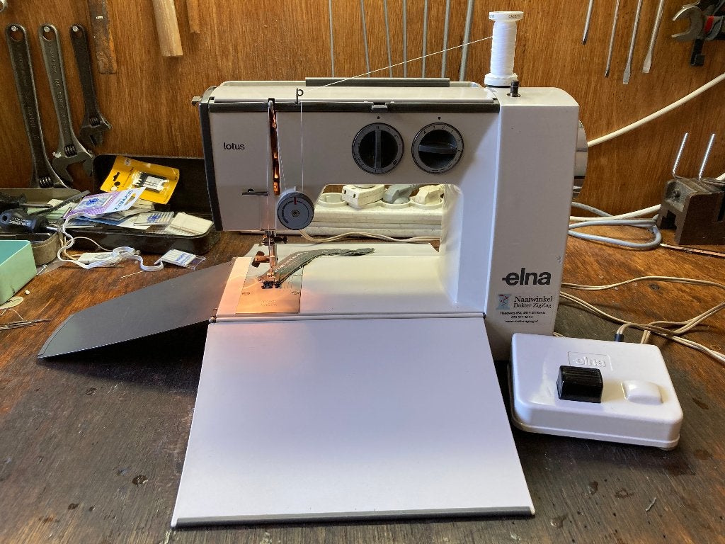Elna Lotus - zeer compacte zigzag naaimachine, Hobby en Vrije tijd, Naaimachines en Toebehoren, Ophalen of Verzenden, Gebruikt