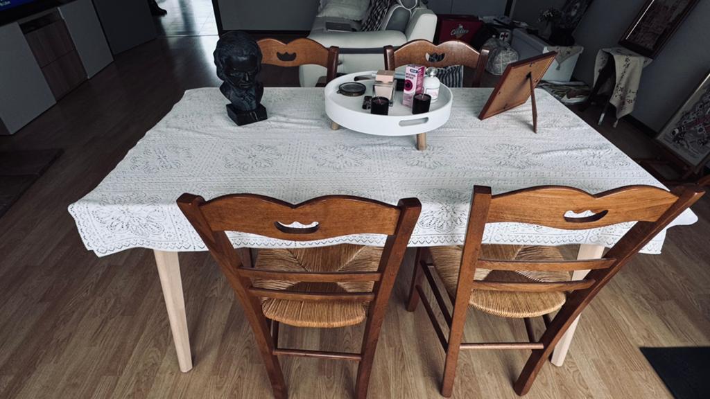 Tafel +4 stoelen, Huis en Inrichting, Complete eetkamers, Ophalen, Zo goed als nieuw