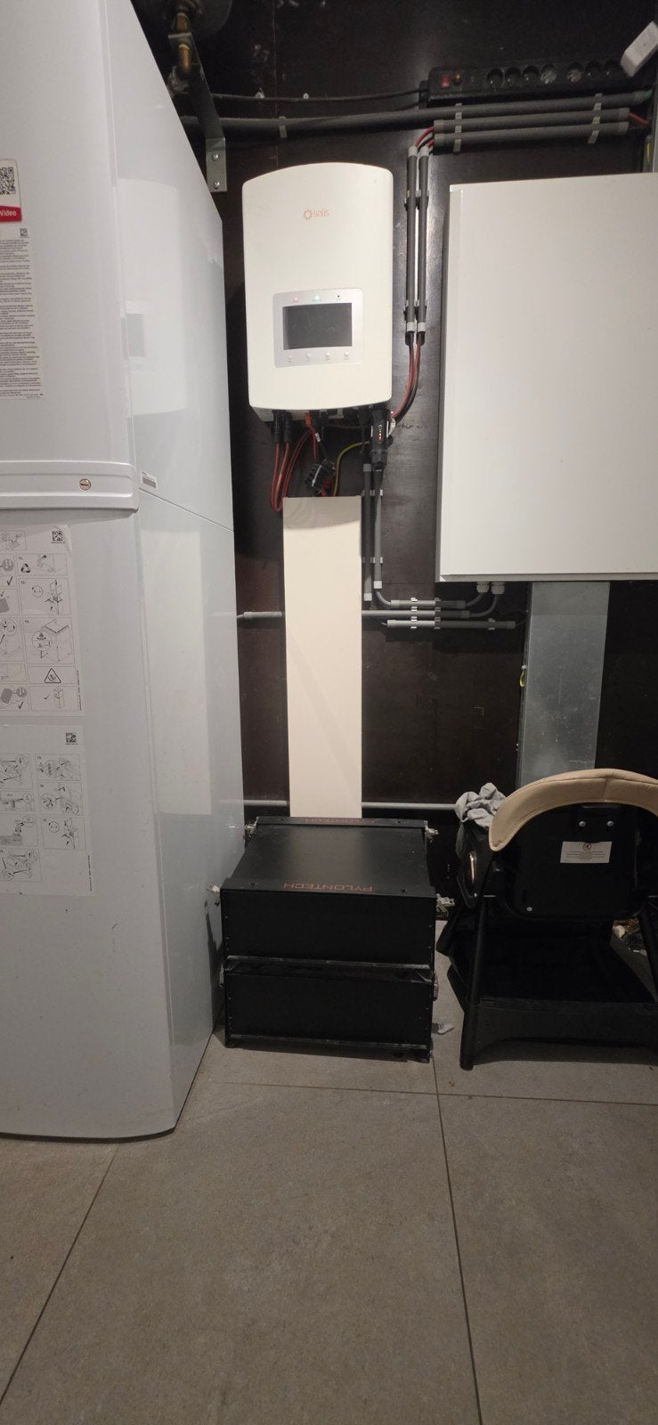 Solis 5 kW  en 2 batterijen 4.9kw . SPAART 900€/jaar uit, Bricolage & Construction, Enlèvement, Comme neuf