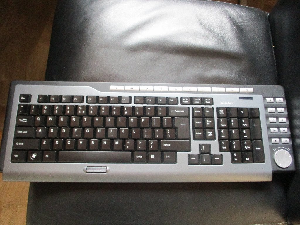 toetsenbord zwart grijs merk Silvercrest, Computers en Software, Toetsenborden, Ophalen of Verzenden, Qwerty, Zo goed als nieuw