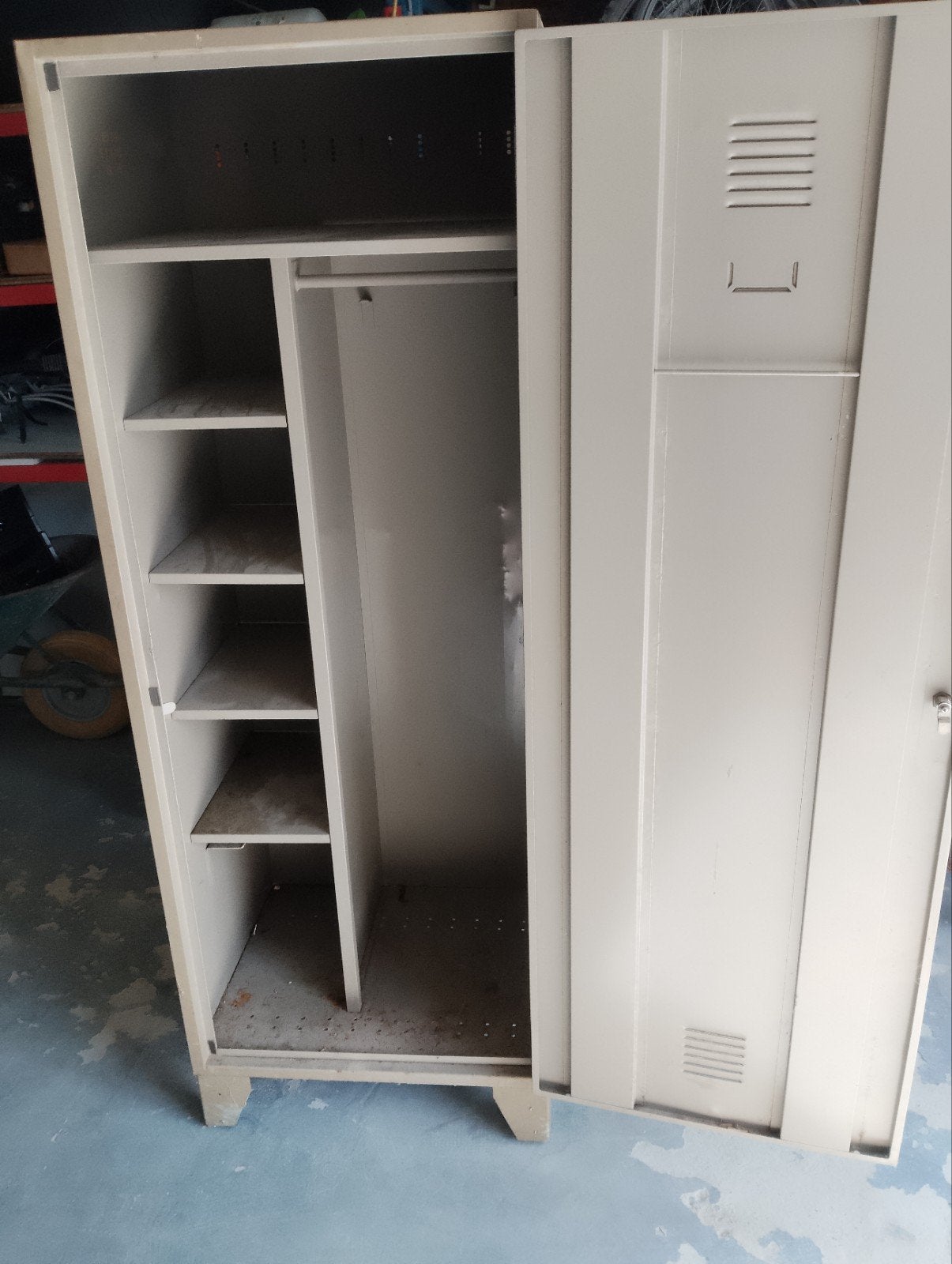 À vendre : armoire métallique pour vêtements de travail et c, Enlèvement