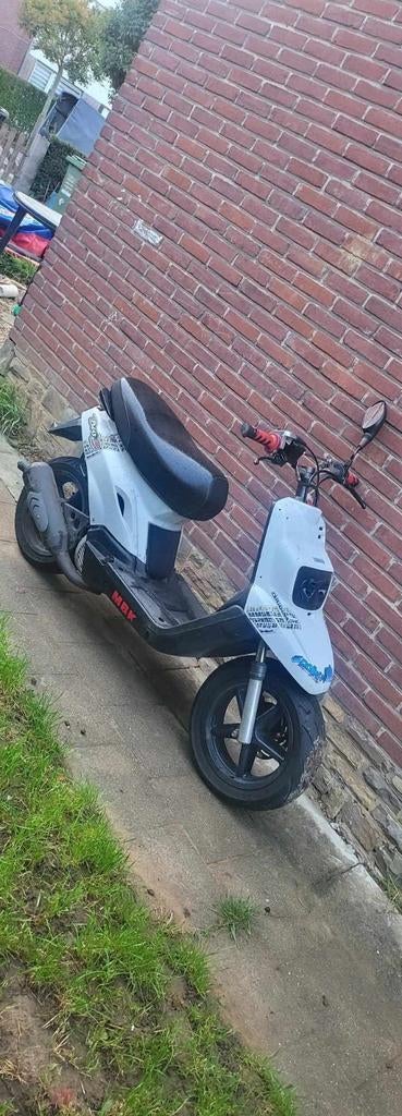 Booster + caroserie bcd + 1000€ cach que proposer vous, Vélos & Vélomoteurs, Scooters | Yamaha