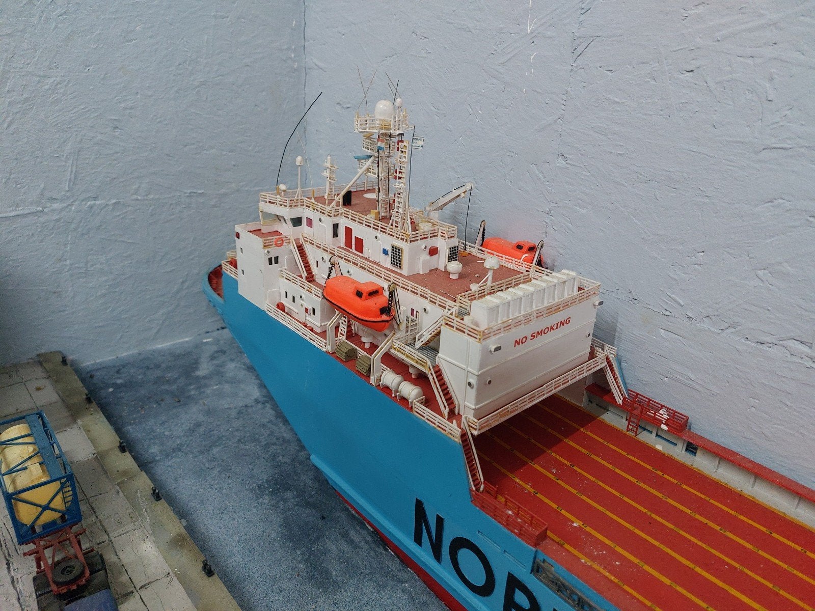 Norfolkline vrachtschip, Ophalen