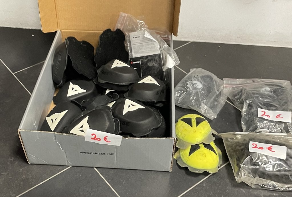 Sliders dainese cuir combinaison, Motos, Enlèvement ou Envoi, Neuf, sans ticket, Combinaison, DAINESE