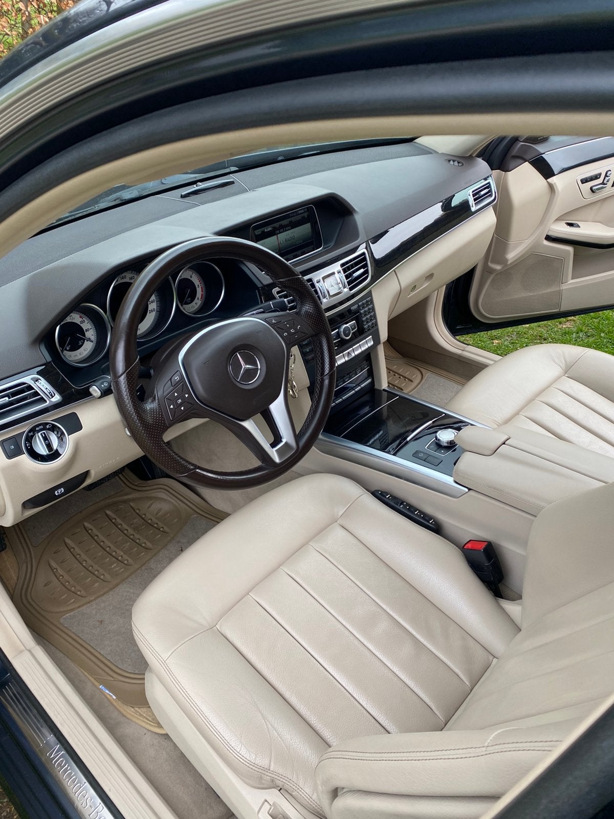 MERCEDES E220CDI, Autos, Achat, Beige, Entretenue par le concessionnaire, Automatique