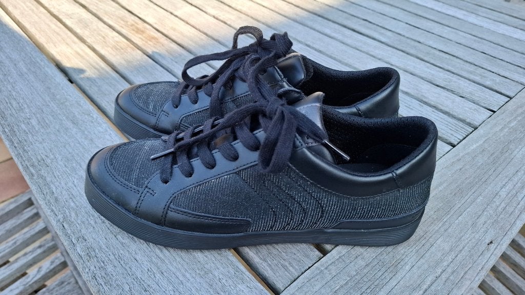 Mooie ademende zwarte damessneakers GEOX D mt 38, Kleding | Dames, Ophalen of Verzenden, Zo goed als nieuw