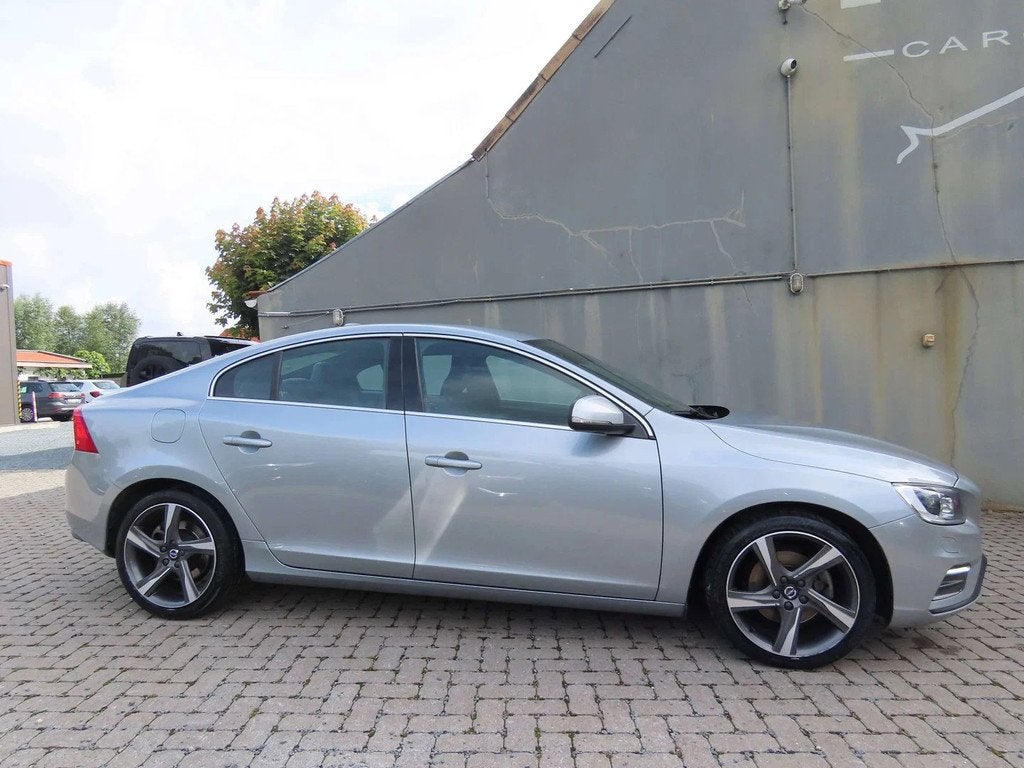 Volvo S60 S60 2.0 D2 Momentum R-Design (bj 2016), Auto's, 4 deurs, Gebruikt, 4 cilinders, 1969 cc