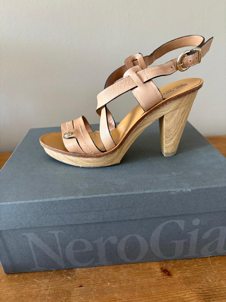 Beige/bruine Nero Giardini maat 37, Ophalen, Gedragen, Beige