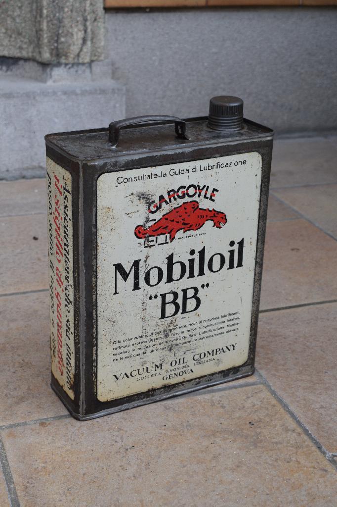 rare grand bidon huile italien mobiloil 1920 1930 5 litres, Enlèvement ou Envoi, Utilisé, Panneau publicitaire