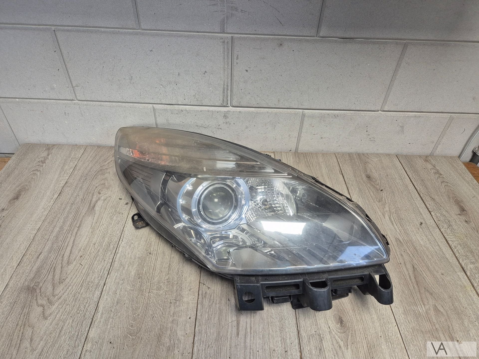 Koplamp XENON rechts van Renault Scenic 2009 tot 2013 €200, Gebruikt, -, Renault, -