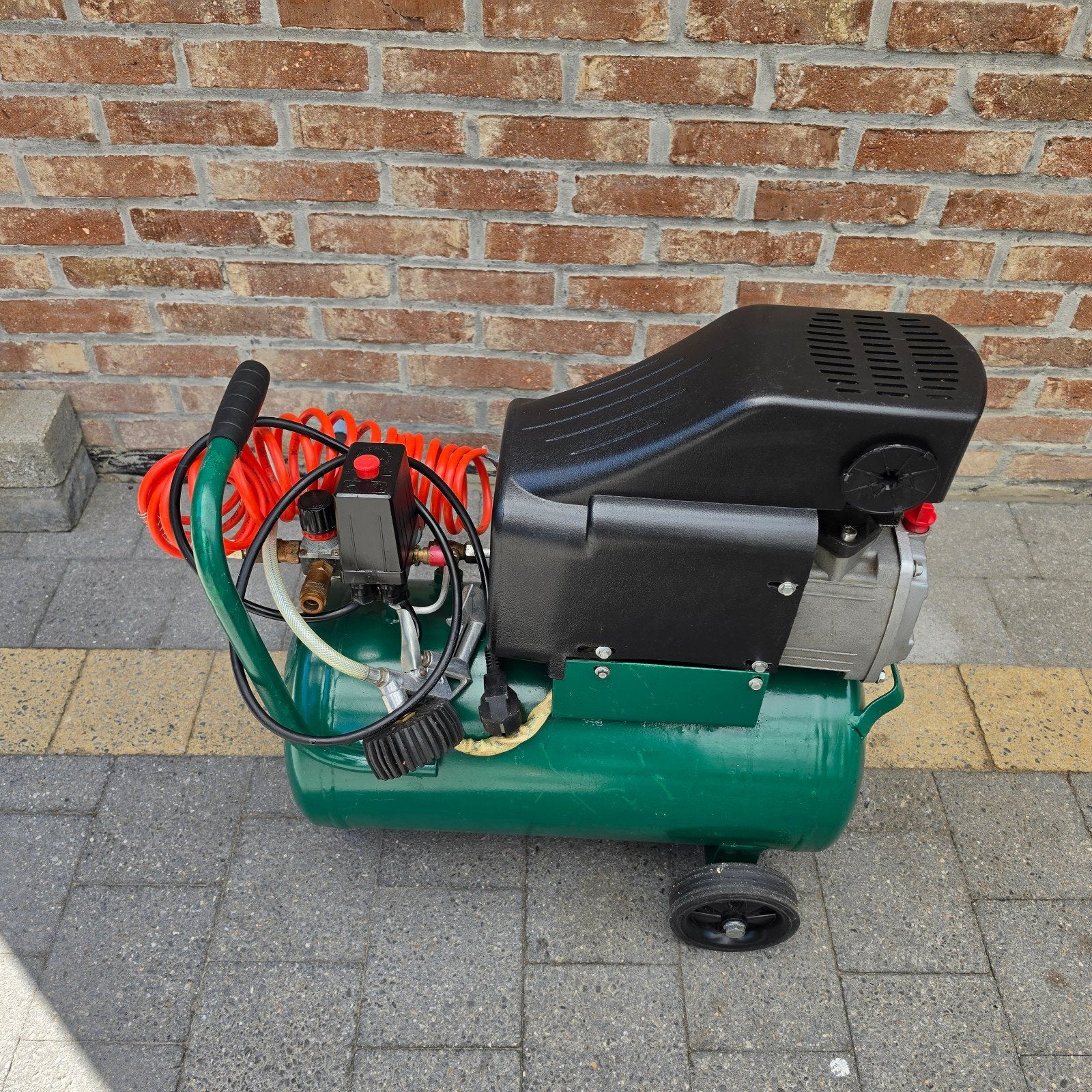 compressor, Doe-het-zelf en Bouw, Compressors, Ophalen, Zo goed als nieuw