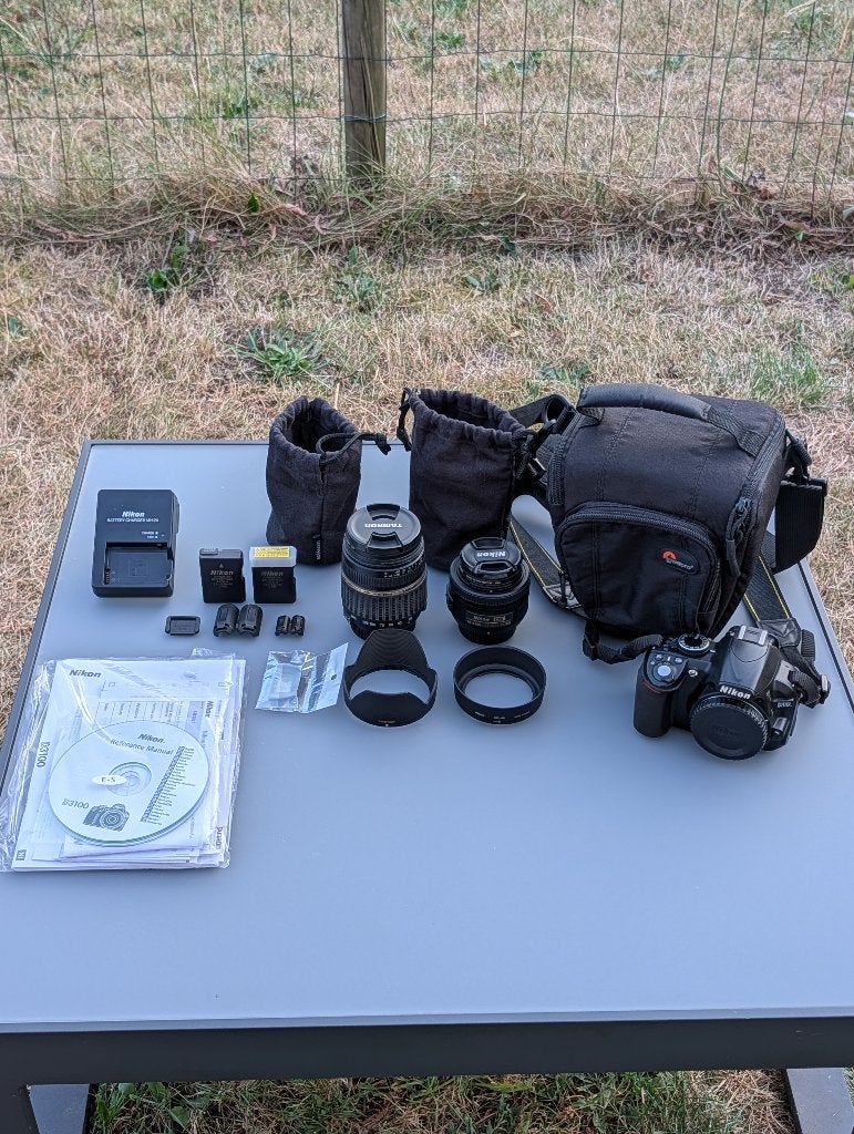 Nikon D3100 DSLR  + Nikon 35mm f/1.8 + Tamron 18-200mm + Tas, Audio, Tv en Foto, Fotocamera's Digitaal, Zo goed als nieuw, Spiegelreflex