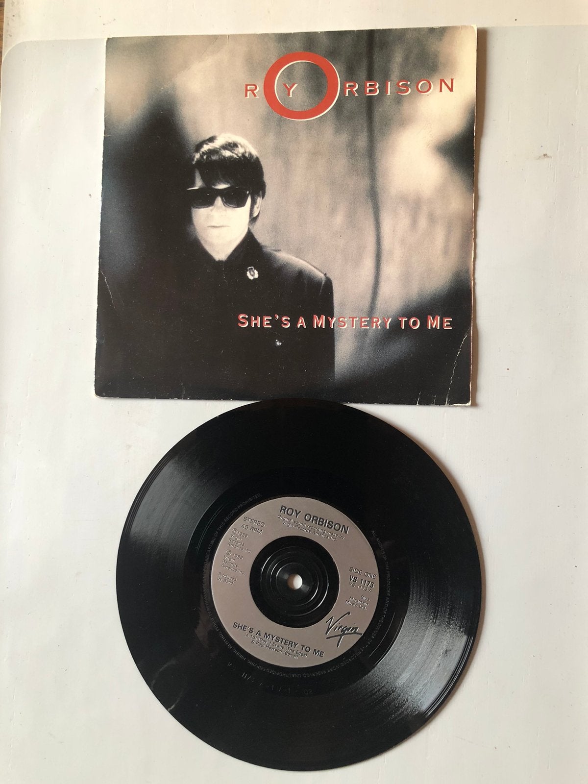 Roy Orbison : Elle est un mystère 1989 ; R.-Uni), Envoi, Comme neuf
