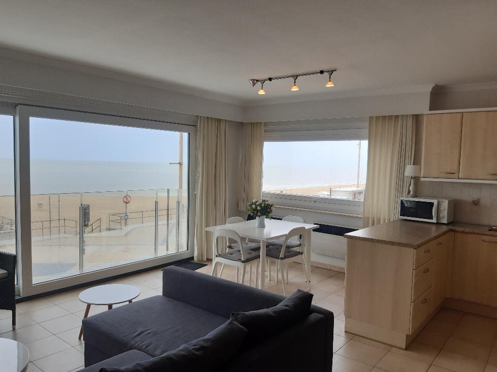 Te huur zeedijk Middelkerke, Vakantie, Vakantiehuizen | België, Antwerpen of Vlaanderen, Appartement, Overige, Aan zee, 1 slaapkamer