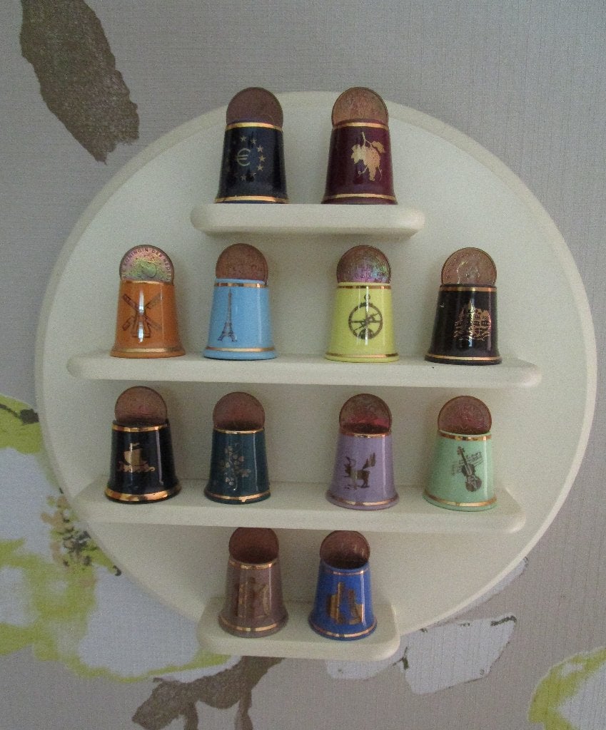 12 vingerhoedjes met eurocent, Verzamelen, Ophalen of Verzenden, Zo goed als nieuw, Porselein