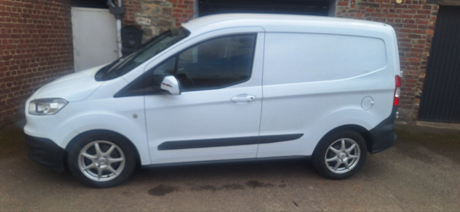 Ford transit courrier 1.0 essence 100ch clim Euro 6, Autos, Achat, Euro 6, 1200 kg, 2 places