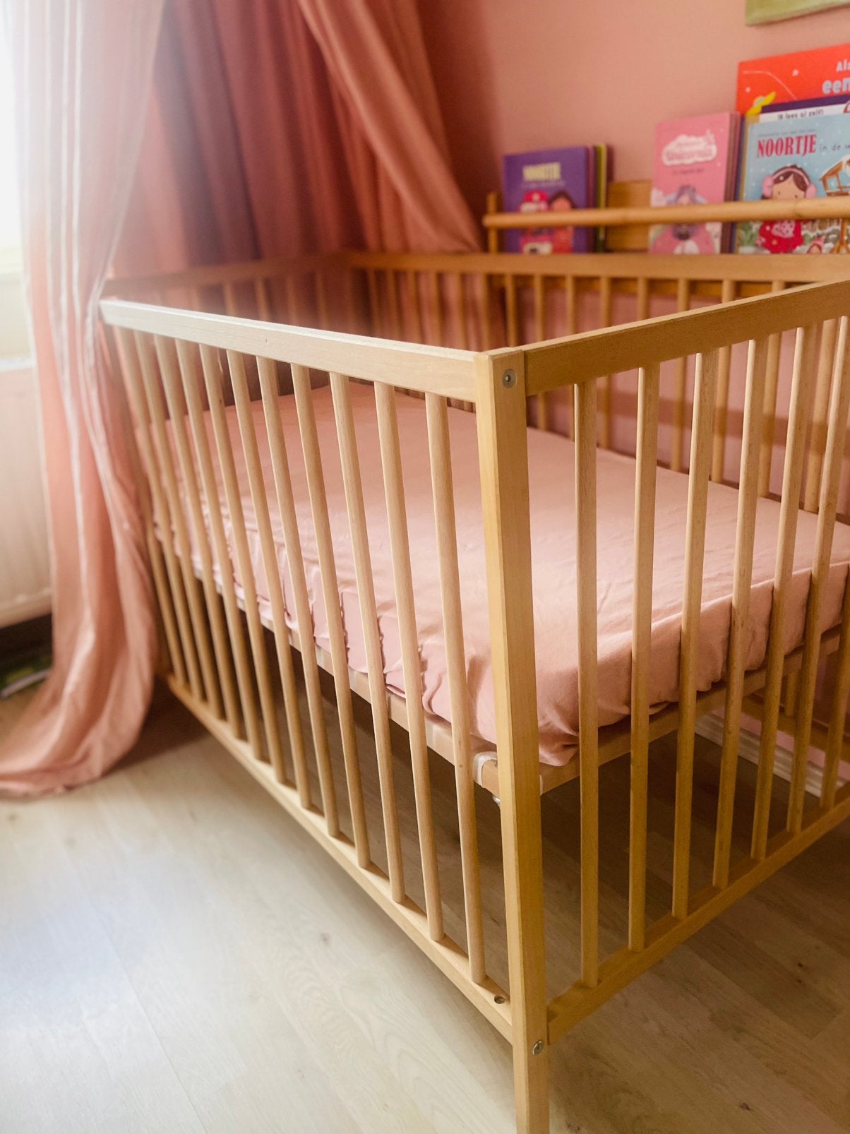 Sniglar babybed met matras en hoeslaken, Kinderen en Baby's, Ophalen, Zo goed als nieuw