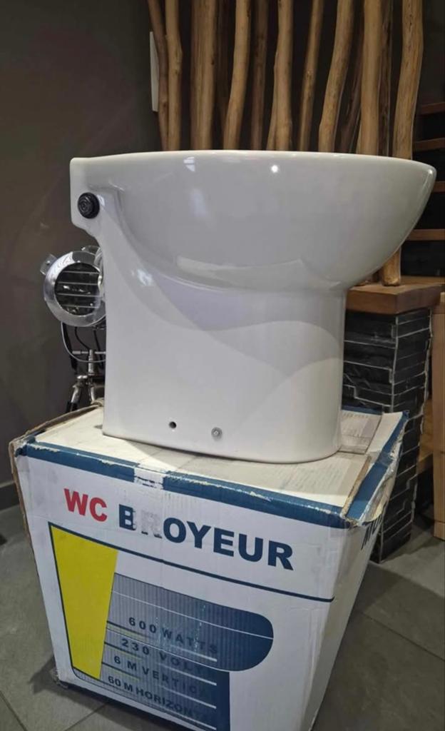 Wc broyeur neuf, Enlèvement