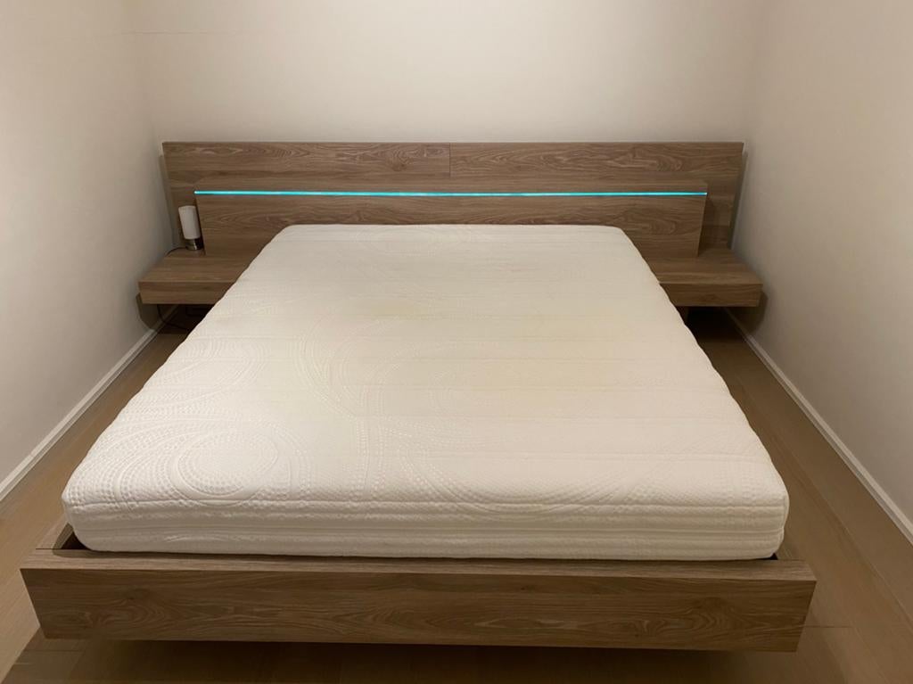 Bed (+ matras indien gewenst), Ophalen, Bruin, Tweepersoons, Zo goed als nieuw