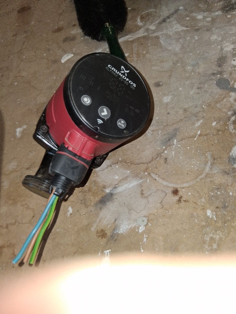 grundfos alpha 2 circulatiepomp 25-60 180 mm, Doe-het-zelf en Bouw, Ophalen, Zo goed als nieuw, Onderdeel, Minder dan 3 jaar oud