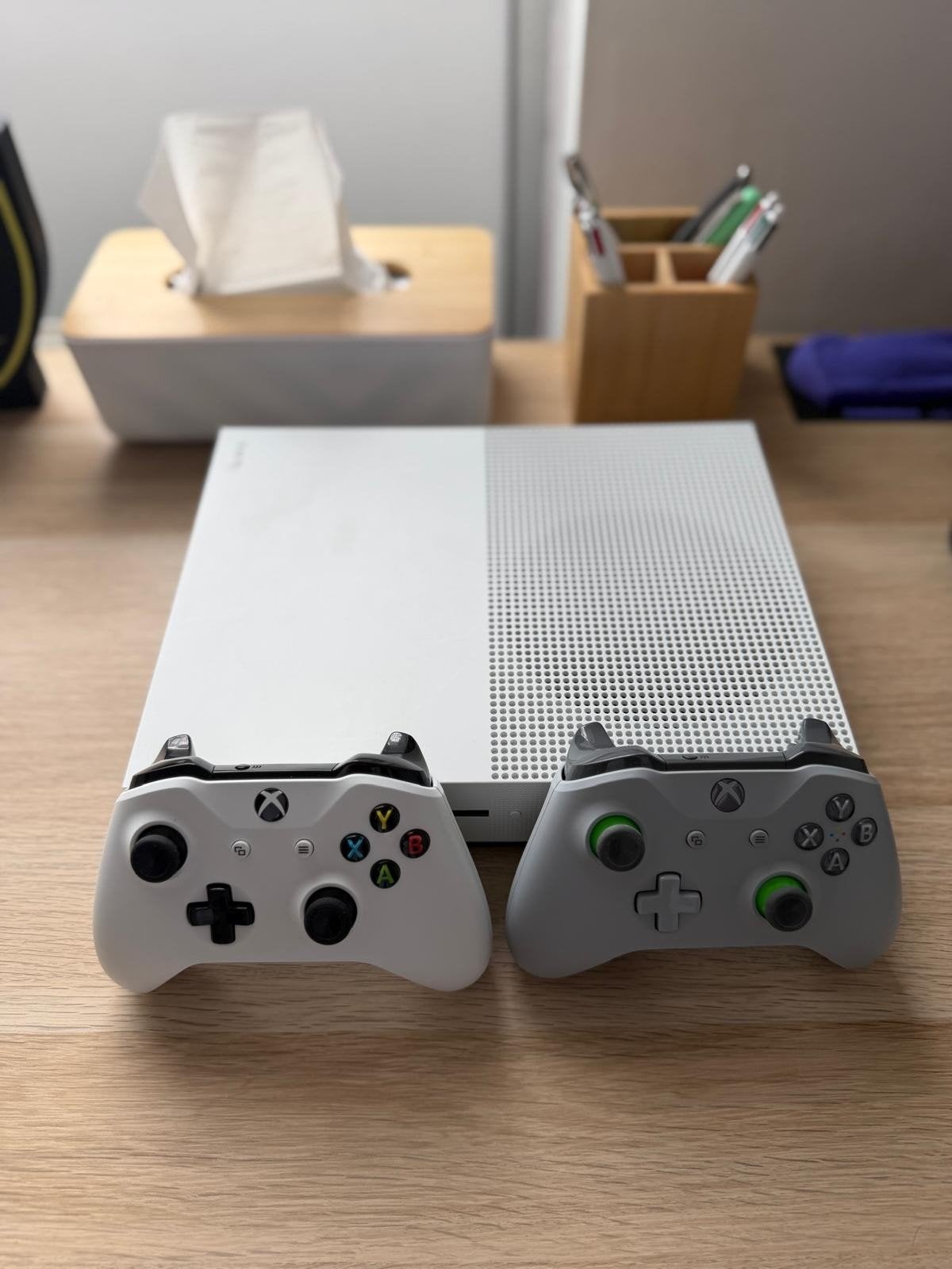 Xbox one très bon état, Games en Spelcomputers, Spelcomputers | Xbox One, Ophalen, Xbox One, Met 2 controllers, Zo goed als nieuw