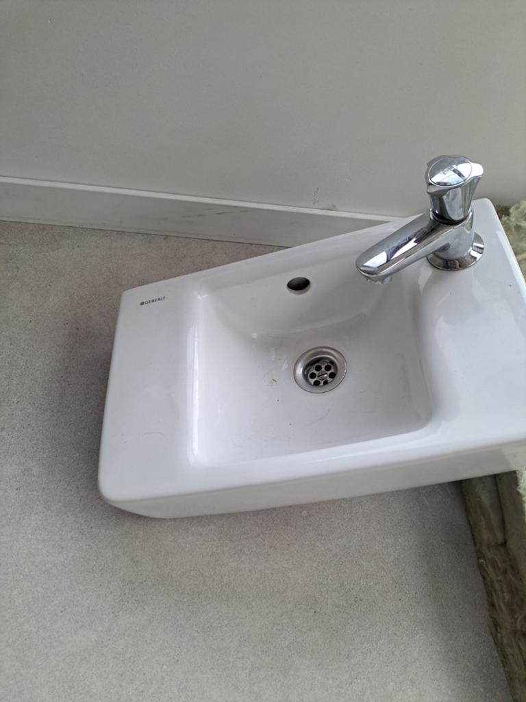 Handenwasser geberit, Ophalen
