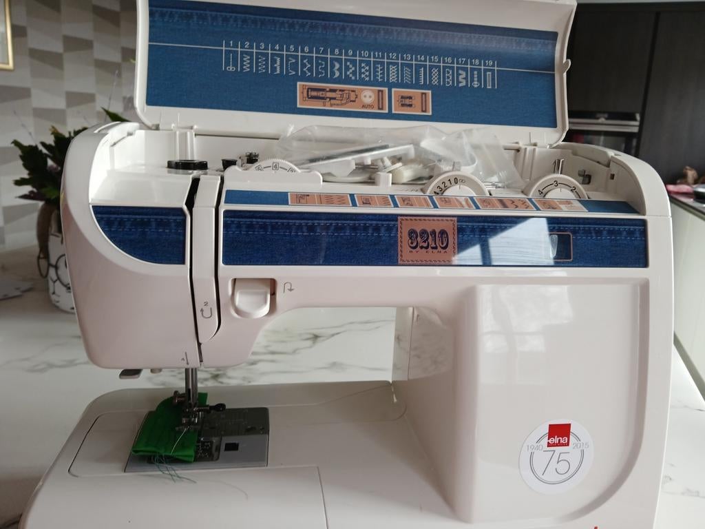 Machine à coudre Elna 3210, Hobby & Loisirs créatifs, Machines à coudre & Accessoires, Enlèvement ou Envoi, Machine à coudre