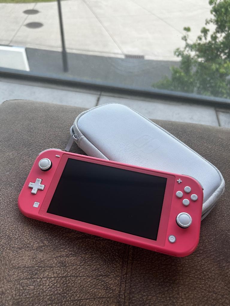 Nintendo Switch Lite, Enlèvement ou Envoi, Rose ou Corail, Comme neuf, Avec housse de protection ou sac