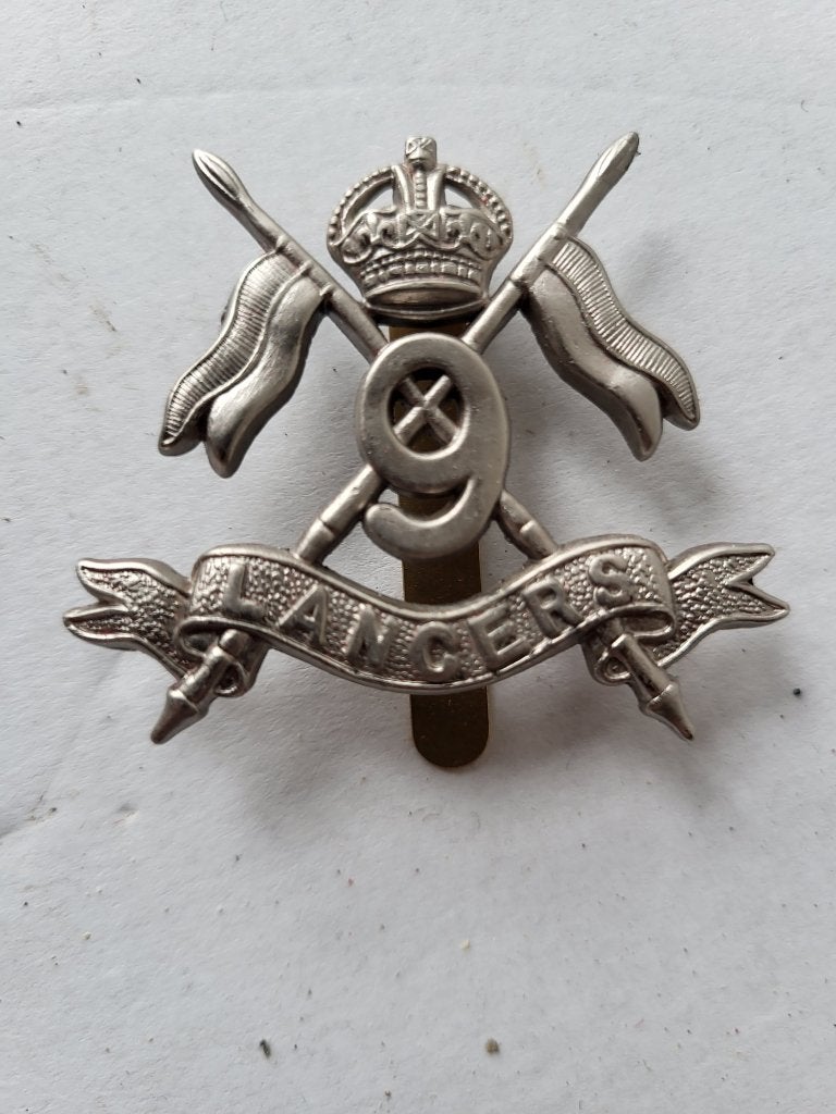 cap badge "9th Queen's Royal Lancers", Verzamelen, Ophalen of Verzenden, Landmacht, Embleem of Badge
