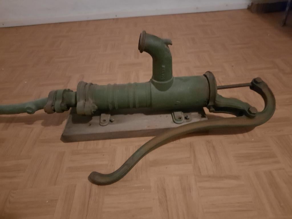 Gietijzeren pomp, Ophalen