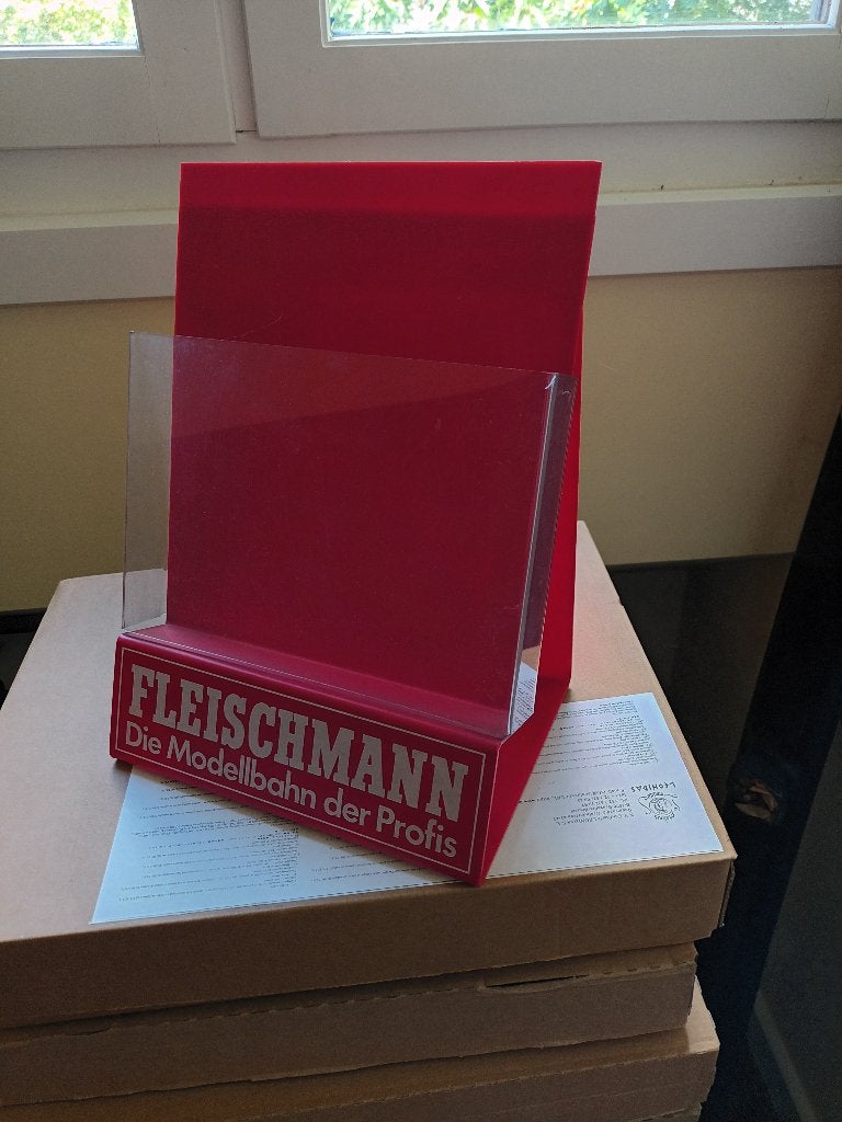 Fleischmann catalogusstaander, Hobby en Vrije tijd, Modeltreinen | H0, Gelijkstroom, Fleischmann, Zo goed als nieuw, Boek, Tijdschrift of Catalogus
